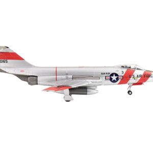 McDonnell RF-101C Voodoo Fighter Aircraft “Operation Sun Run 363rd TRW” (1957) United States Air Force “Air Power Series” 1/72 Diecast Model by Hobby Master