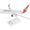 Boeing 737-800 Commercial Aircraft “Qantas Airways” (VH-VYE) White with Red Tail (Snap-Fit) 1/130 Plastic Model by Skymarks