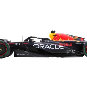 Red Bull Racing RB18 #1 Max Verstappen “Oracle” Winner Formula One F1 Japanese GP (2022) with Acrylic Display Case 1/18 Model Car by Spark