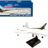 Boeing 747-400F Commercial Aircraft with Landing Gear “UPS Worldwide Services” (N572UP) White and Brown (Snap-Fit) 1/200 Plastic Model by Skymarks