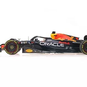 Red Bull Racing RB18 #1 Max Verstappen “Oracle” Winner F1 Formula One “Abu Dhabi GP” (2022) with Driver Limited Edition to 432 pieces Worldwide 1/18 Diecast Model Car by Minichamps