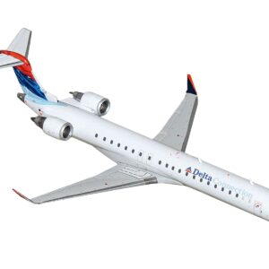 Bombardier CRJ900 Commercial Aircraft “Delta Connection – SkyWest Airlines” (N806SK) White with Blue and Red Tail 1/400 Diecast Model Airplane by GeminiJets