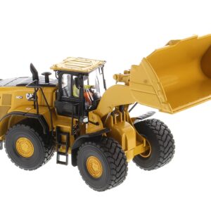 CAT Caterpillar 982 XE Wheel Loader Yellow with Operator “High Line Series” 1/50 Diecast...